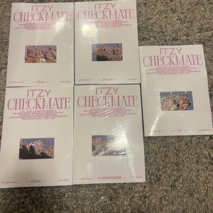 Itzy checkmate album [SEALED] K-POP